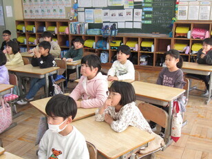 朝の読み聞かせ2