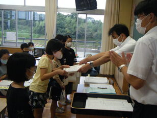 賞状伝達（各教室）