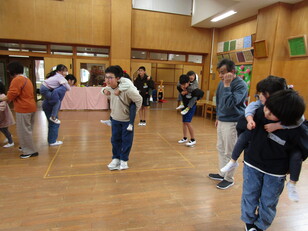 新聞紙じゃんけん