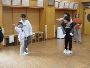 新聞紙じゃんけん