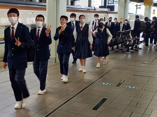 東京～2.5時間で金沢駅に到着しました。