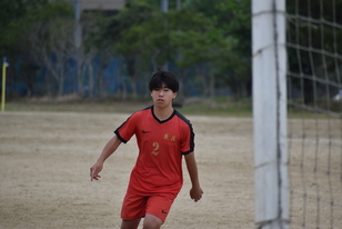 ７