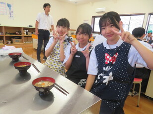 ４