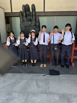 ３