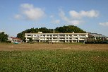 神崎中学校の外観写真